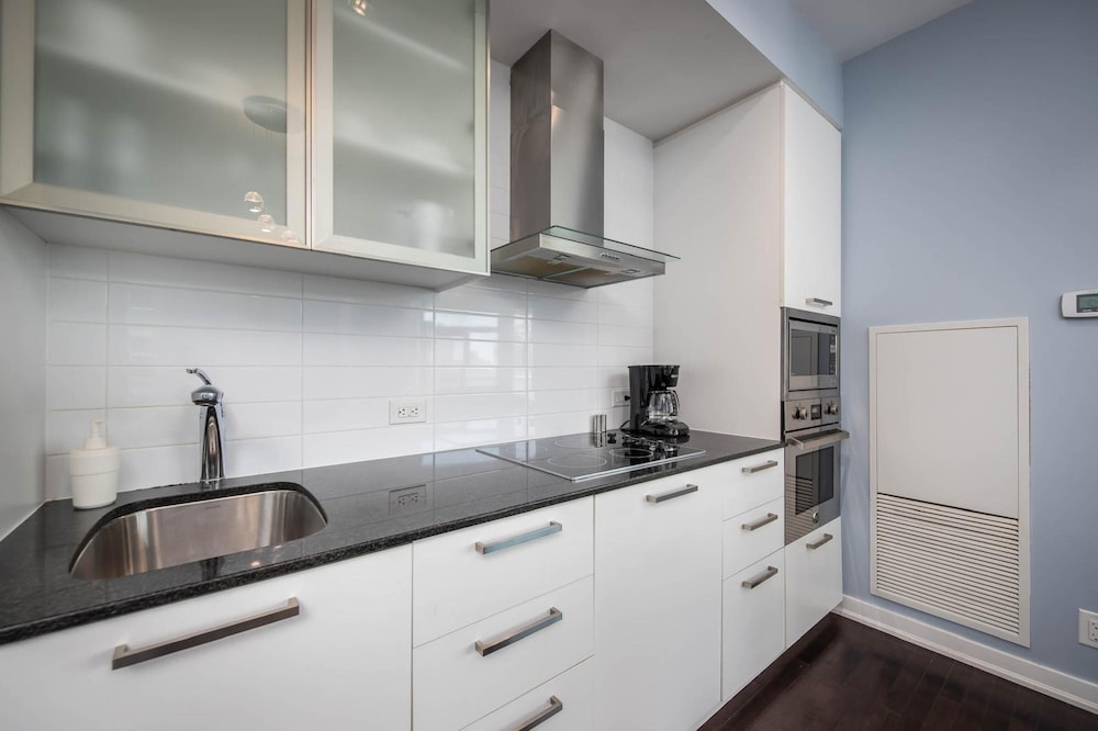 Family Suite, 3 Bedrooms, 2 Bathrooms, City View thumbnail 6