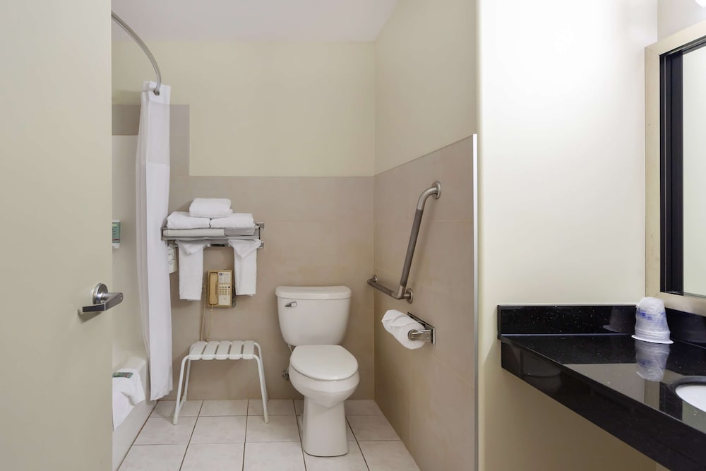 Standard Room, 1 Queen Bed, Accessible, Refrigerator & Microwave