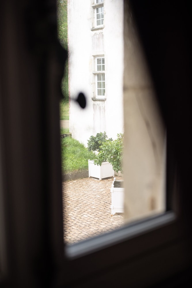 Family Suite, Ensuite, Courtyard View (Gevrey Chambertin) photo 3