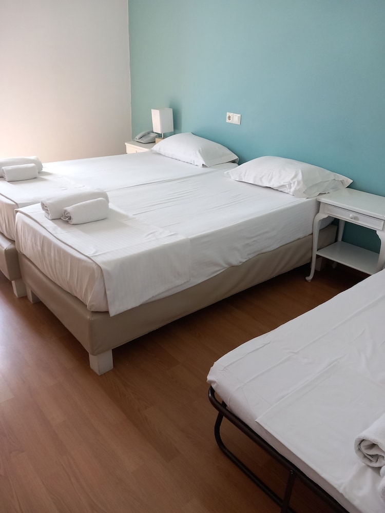 Economy Triple Room, City View - Photo 3