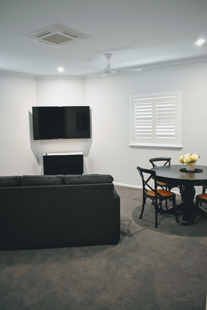 Two Bedroom Fitzroy Suite photo 3