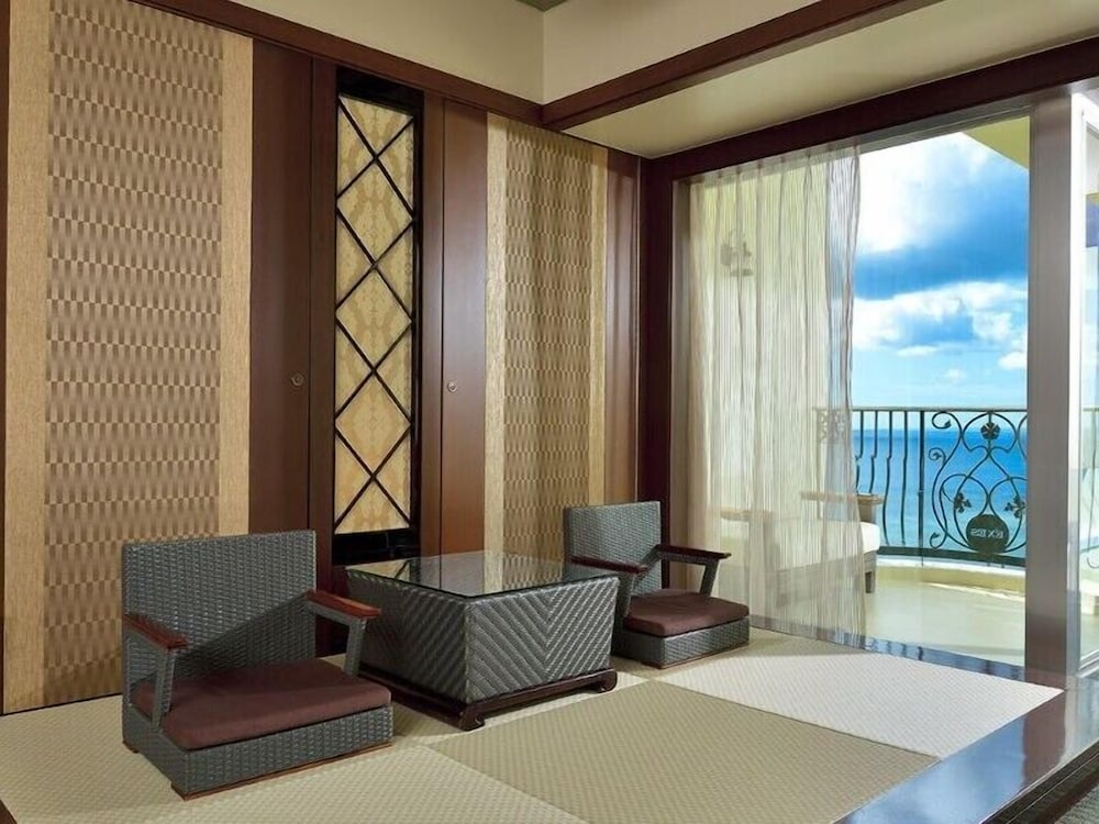 EXES Premier Twin for 4 people with Lounge Access, Non Smoking photo 1