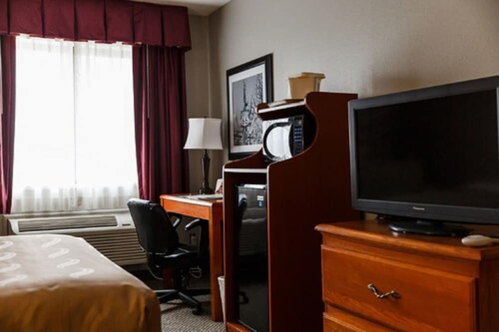 Standard Room, 2 Queen Beds, Non Smoking - Photo 2