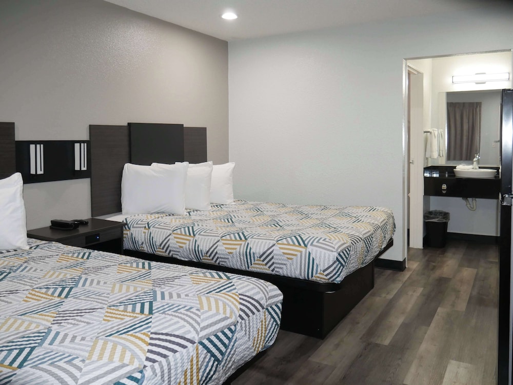 Standard Room, 2 Queen Beds, Non Smoking