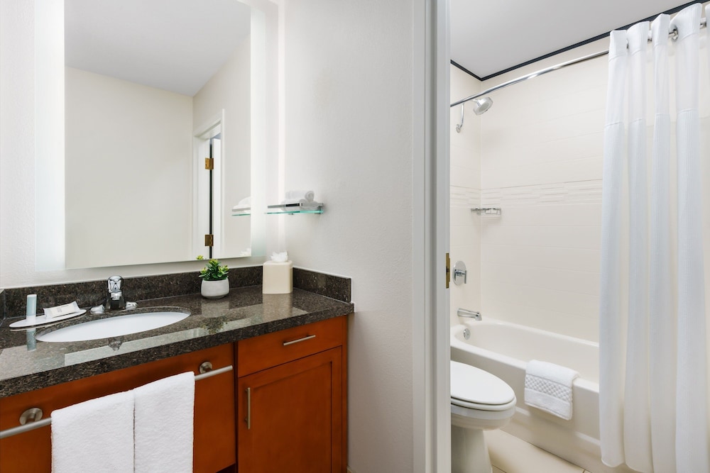 Suite, 1 Bedroom - Photo 8