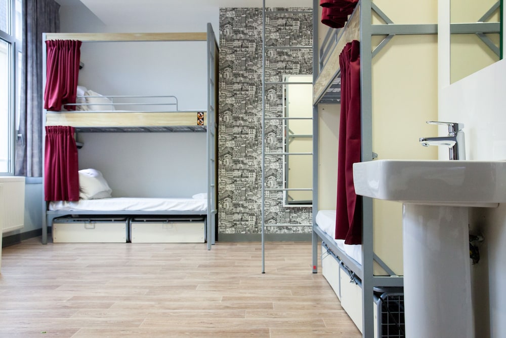 6 Bed Private Room photo 2