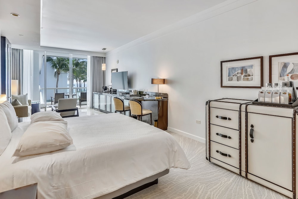 Studio, 1 King Bed with Sofa bed, Balcony, Pool View