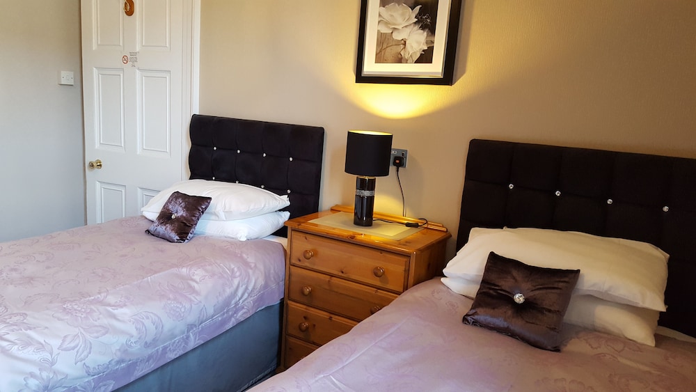 Economy Twin Room, 2 Twin Beds photo 1