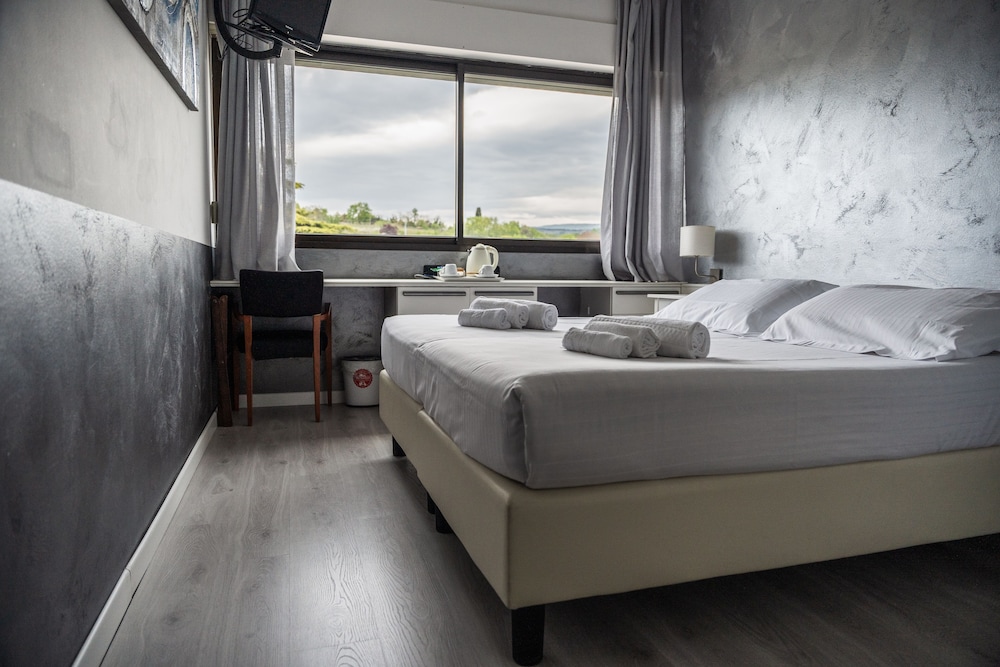 Superior Double Room (Amarone) thumbnail 5