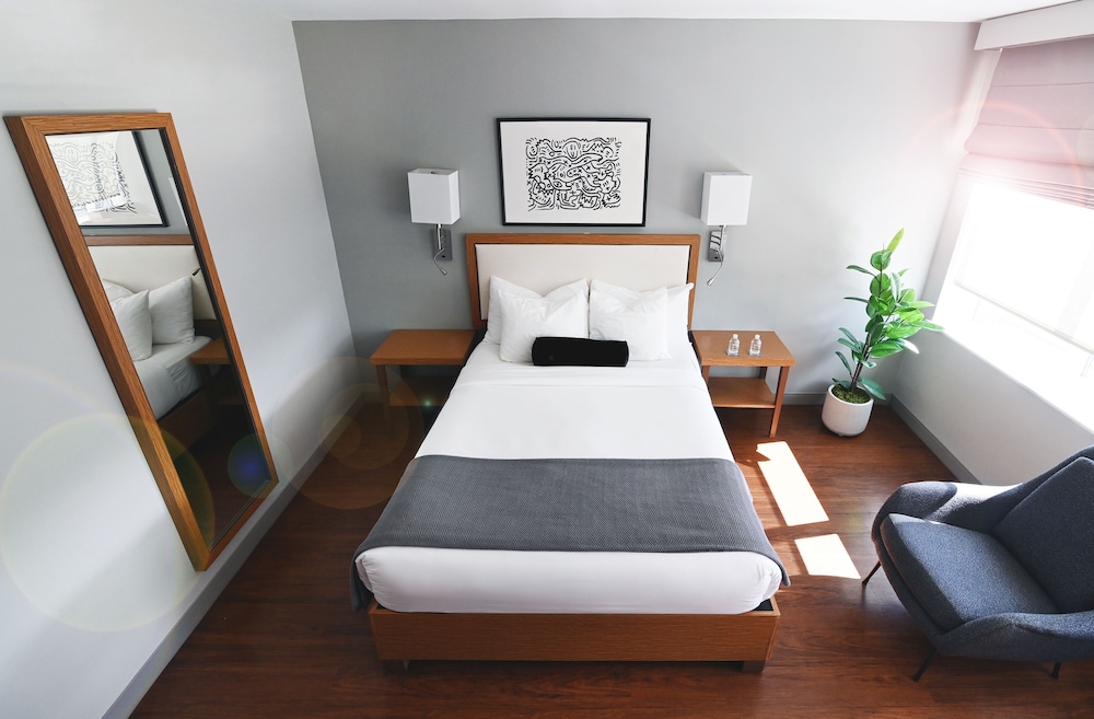 Standard Room, 1 Queen Bed