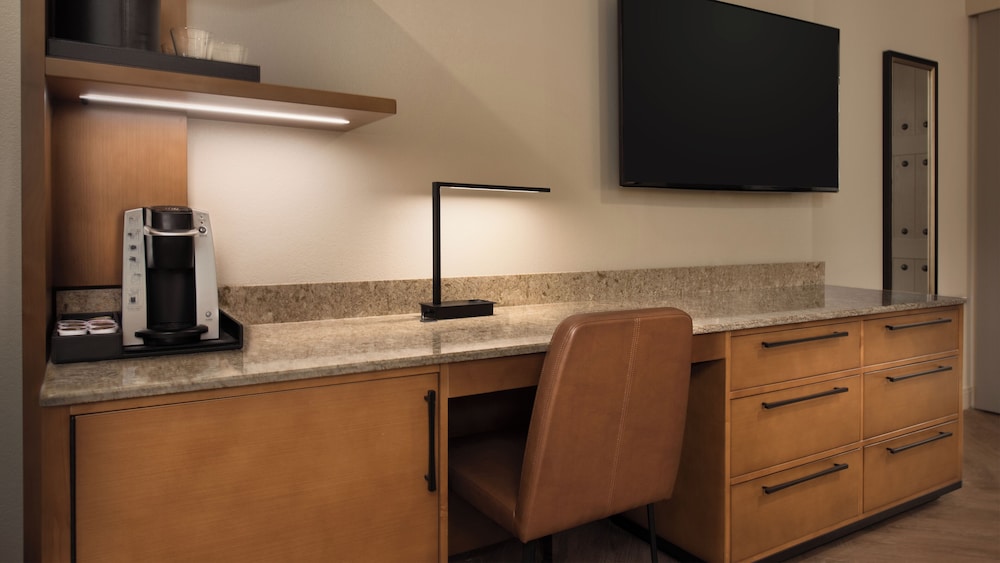 Village - Preferred Room. Wheelchair accessible with tub and option for hearing accessibility. 2 que - Photo 2