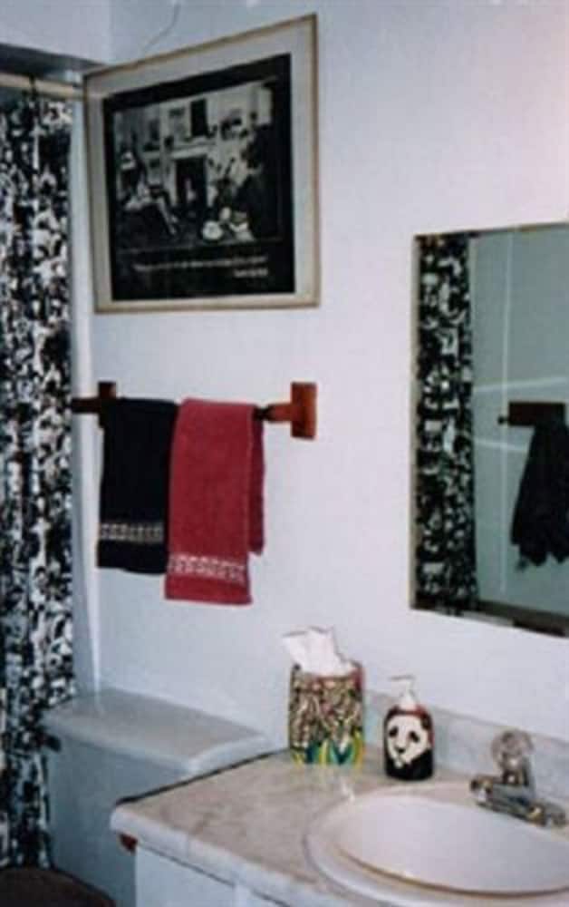Room, Private Bathroom (King) photo 2