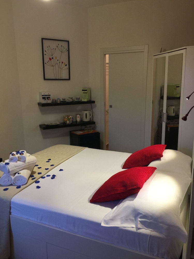 Classic Double Room, Partial Sea View