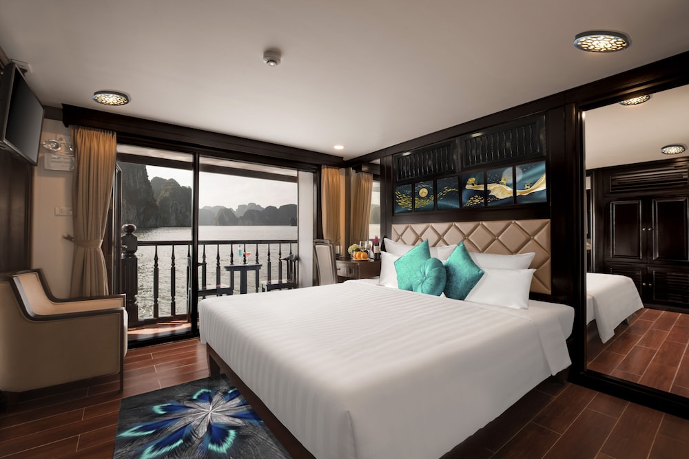 Family Connecting Private Balcony & Jacuzzi