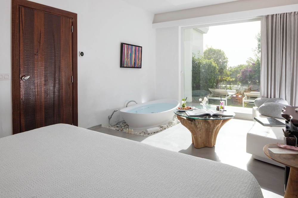 Deluxe Double Room, Garden View - Photo 3