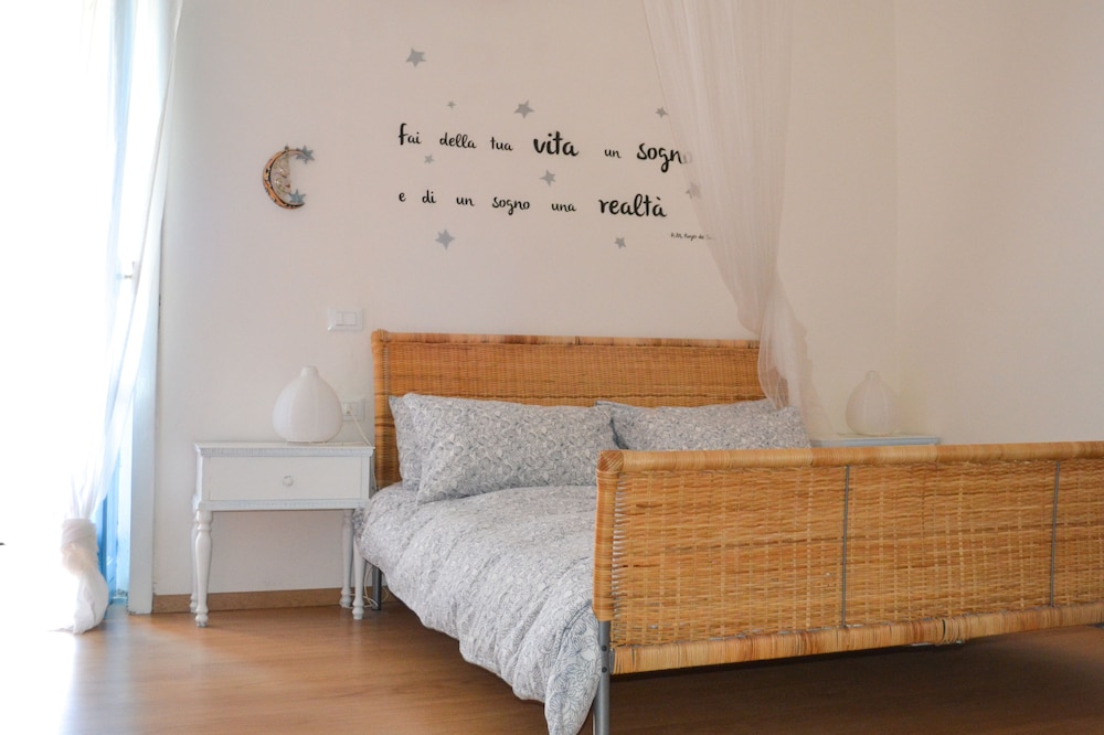 Romantic Double Room, 1 Double Bed, Private Bathroom, Hill View photo 1