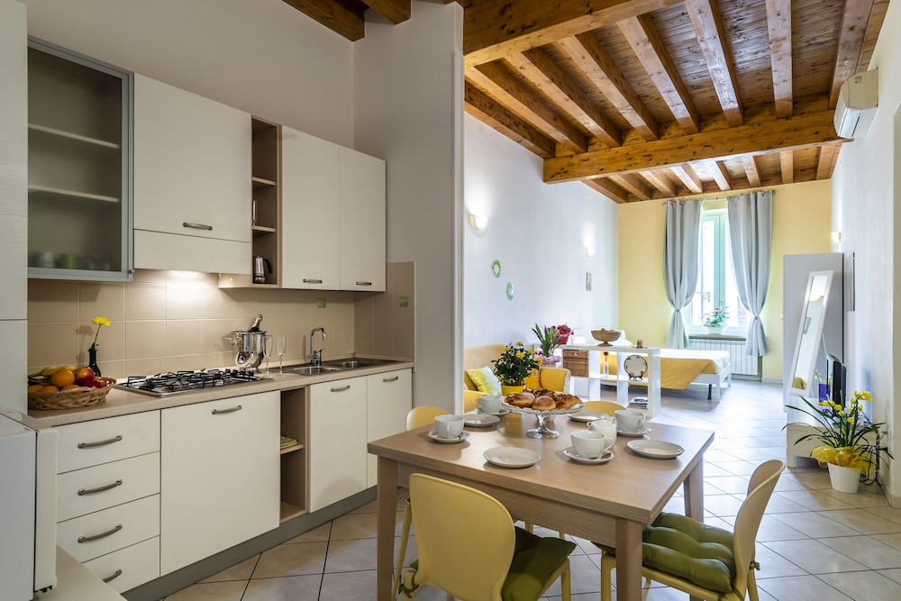 Grand Studio Suite, City View, Tower photo 3