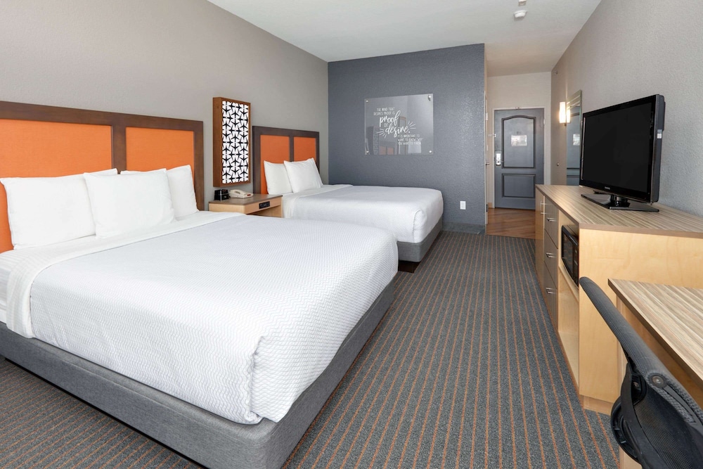 Room, 2 Queen Beds, Non Smoking - Photo 4