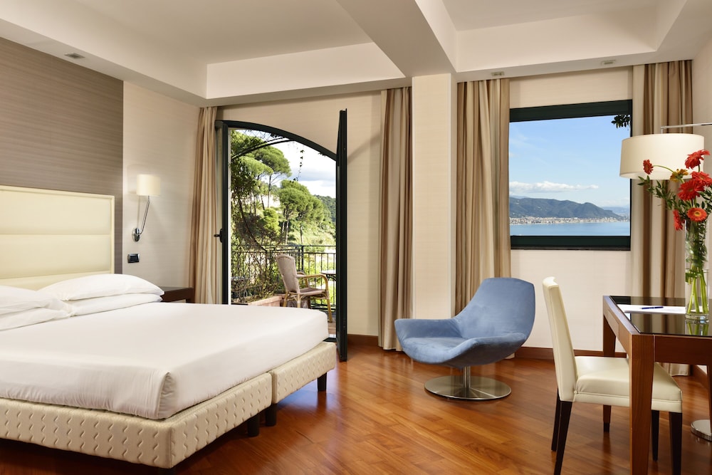Deluxe Room, Partial Sea View - Photo 5