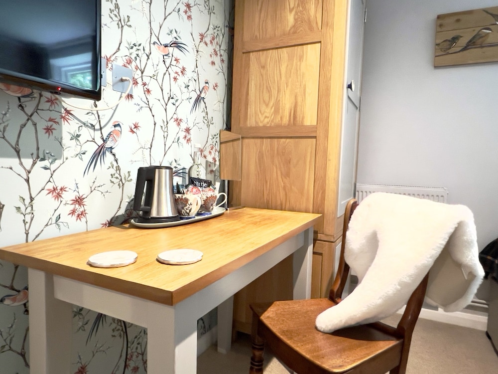 Twin Room, Accessible, Ensuite (Stable Block) photo 2