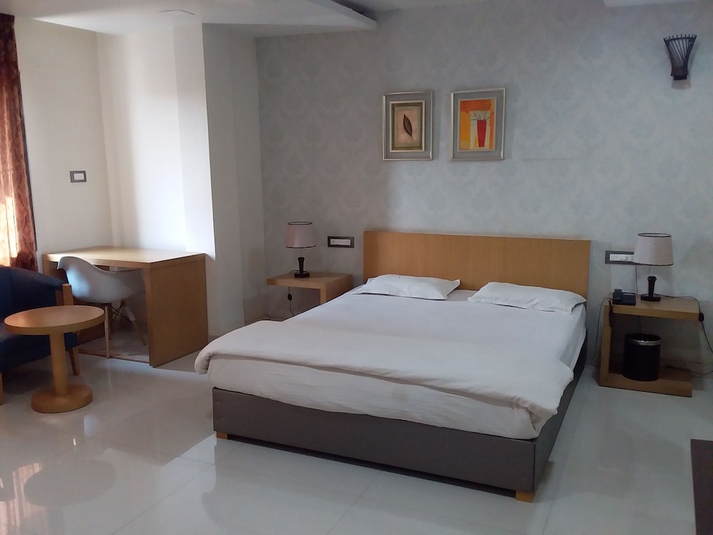 Deluxe Suite photo 1