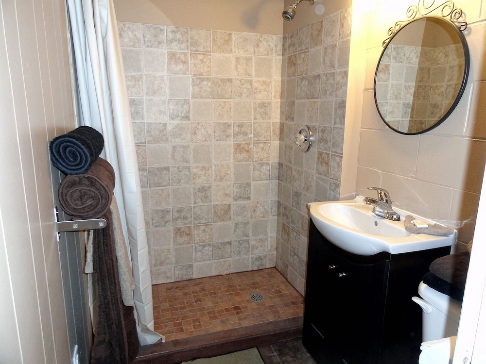 Suite, 2 Bedrooms, Kitchenette photo 2
