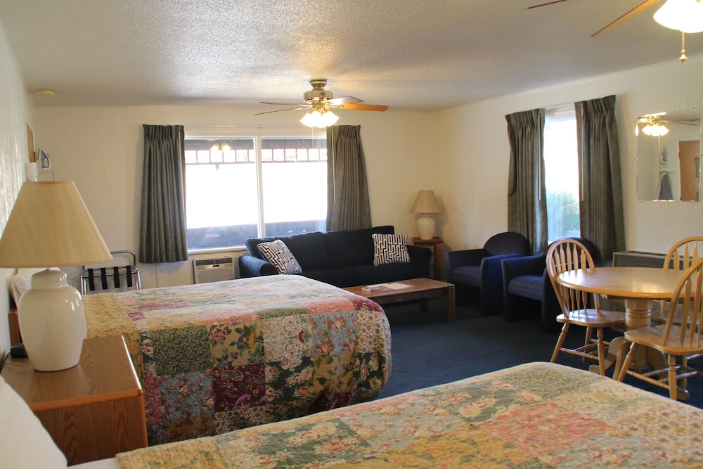 Wild Rose # 14 - Extra Large Motel Room, Downstairs
