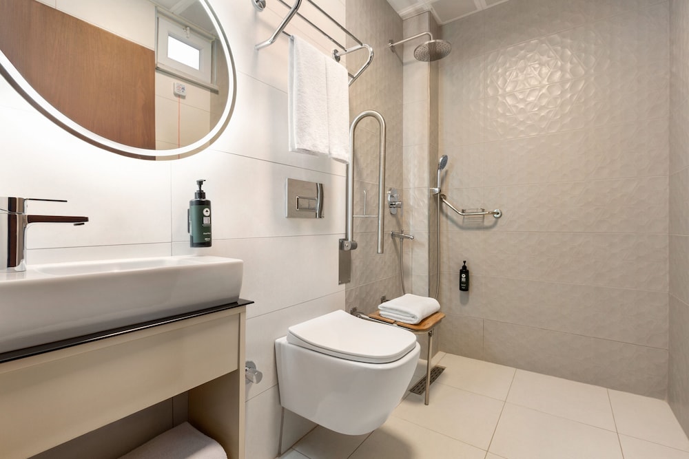 Standard Room, Accessible - Photo 6