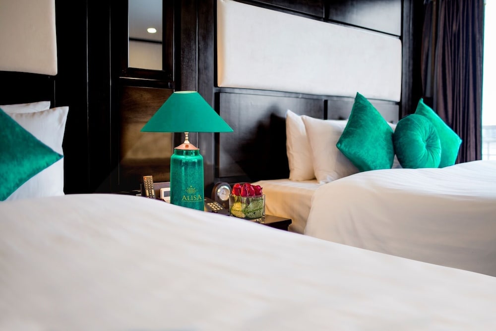 Senior Suite, Bathtub, Private Balcony & Jacuzzi - 2D1N photo 3