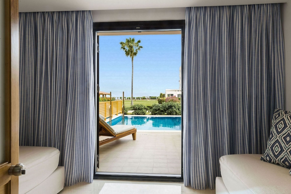Family Room, Private Pool - Photo 2