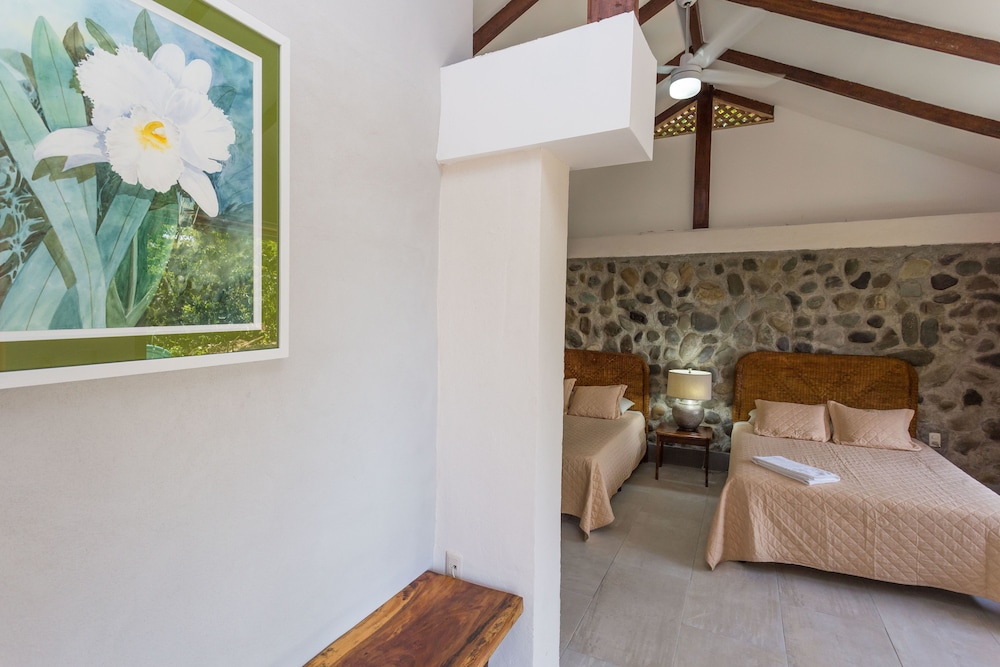 One-Bedroom Villa (on the mountain crossing the main road) photo 2