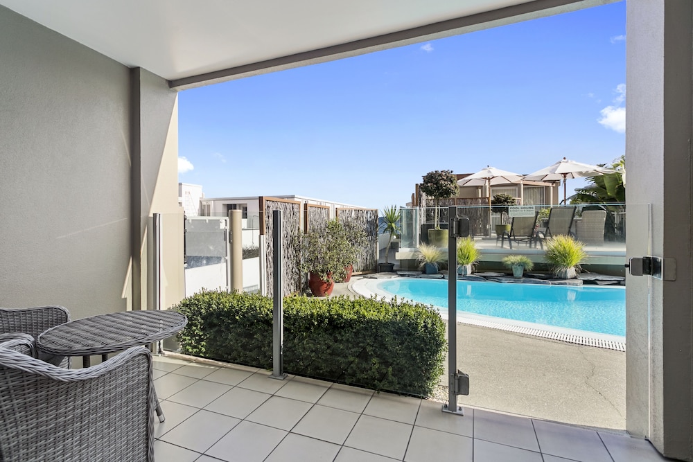 Apartment, 1 Bedroom, Poolside