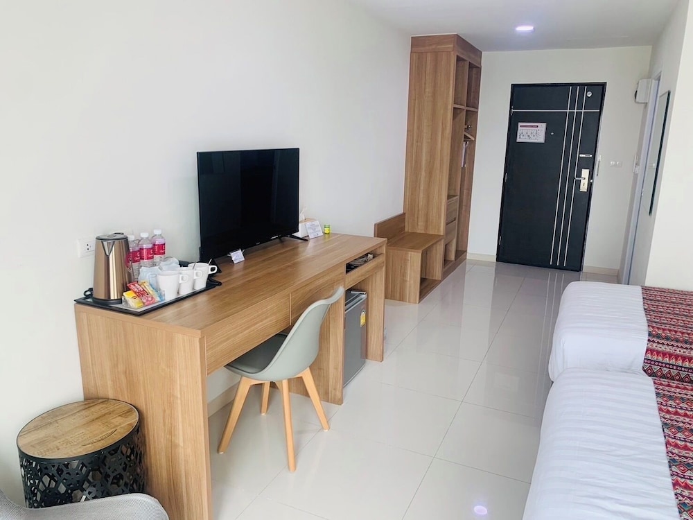 Standard Triple Room, City View photo 2