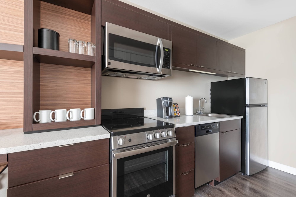Suite, 1 Bedroom - Photo 7