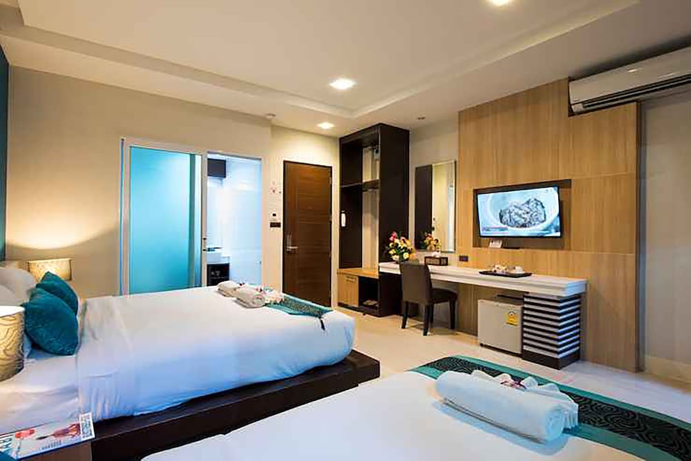 Deluxe Triple Room photo 3