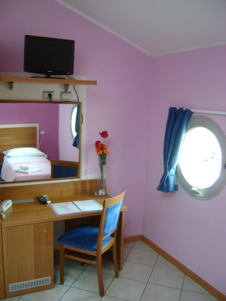 Standard Double Room - Photo 6