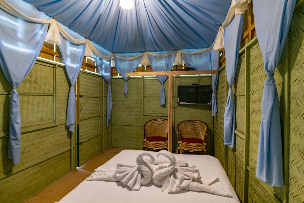 Watchtower Hut photo 1