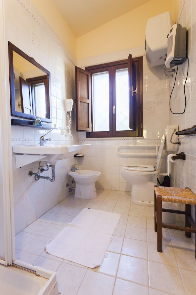 Double or Twin Room, Shared Bathroom photo 3