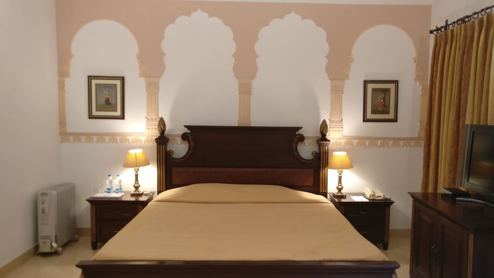 Standard Room, 1 Queen Bed - Photo 6
