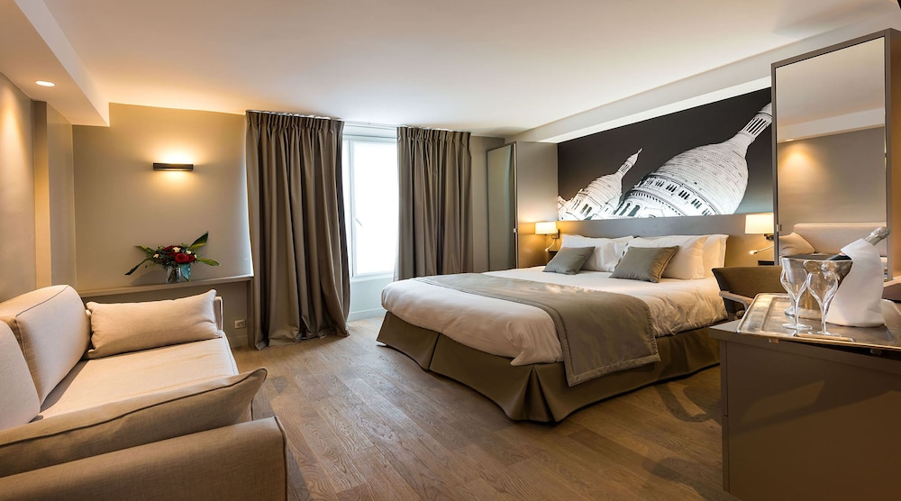 Deluxe Suite photo 1
