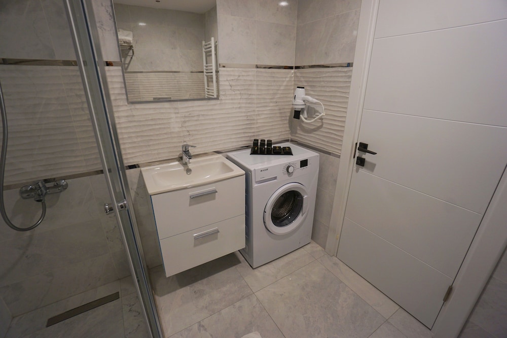 Deluxe Suite, Non Smoking, Kitchen photo 3