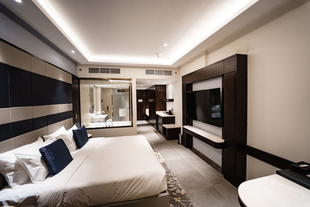 Luxury King Suite With Living Room- Canal View photo 1