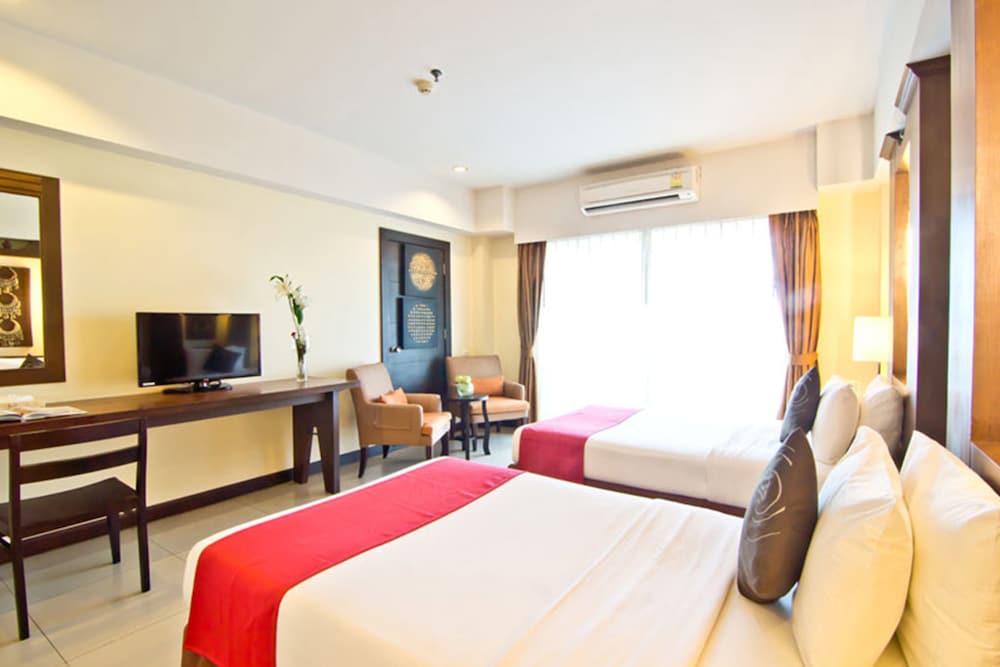 Deluxe Room, City View - Photo 4