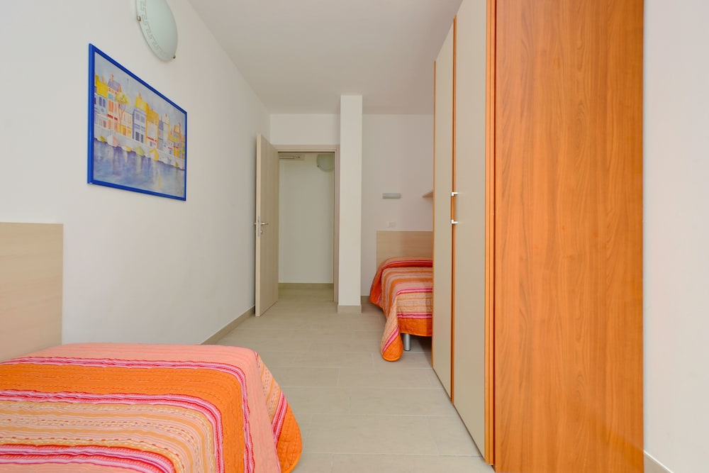 Apartment, 2 Bedrooms (C7) (A) photo 3