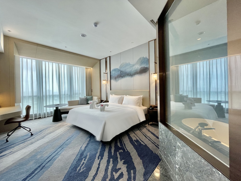 Design Room, 1 King Bed photo 1