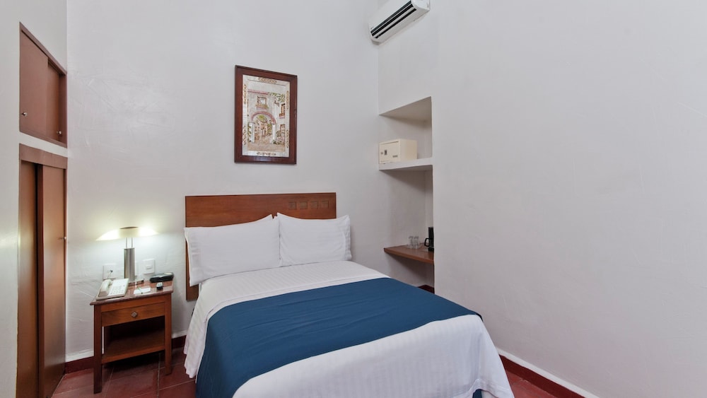 Standard Room, 1 King Bed - Photo 2