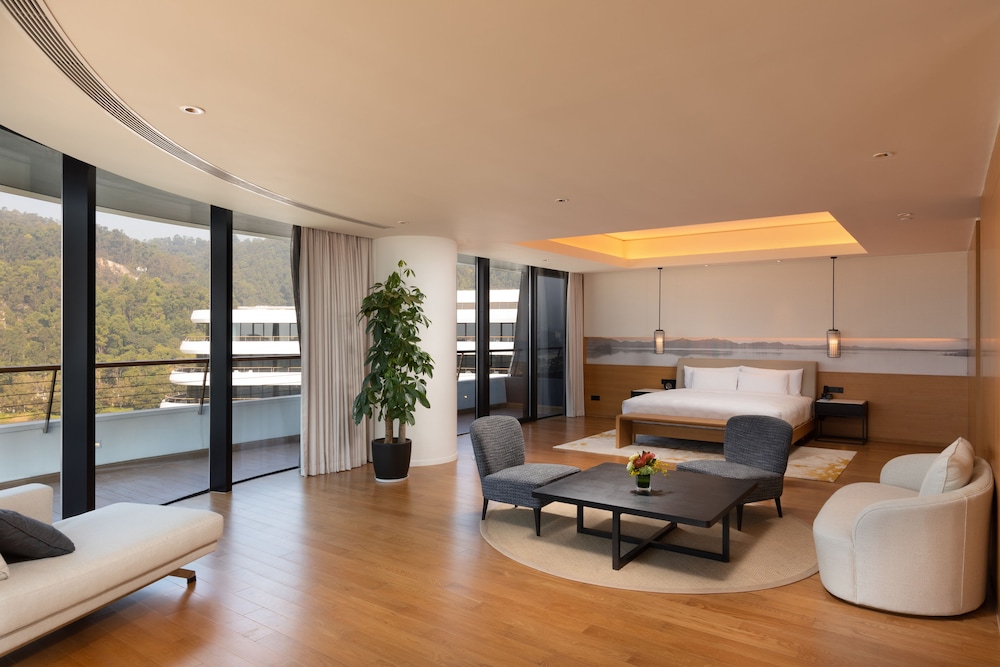 Deluxe Suite with Sea View photo 1