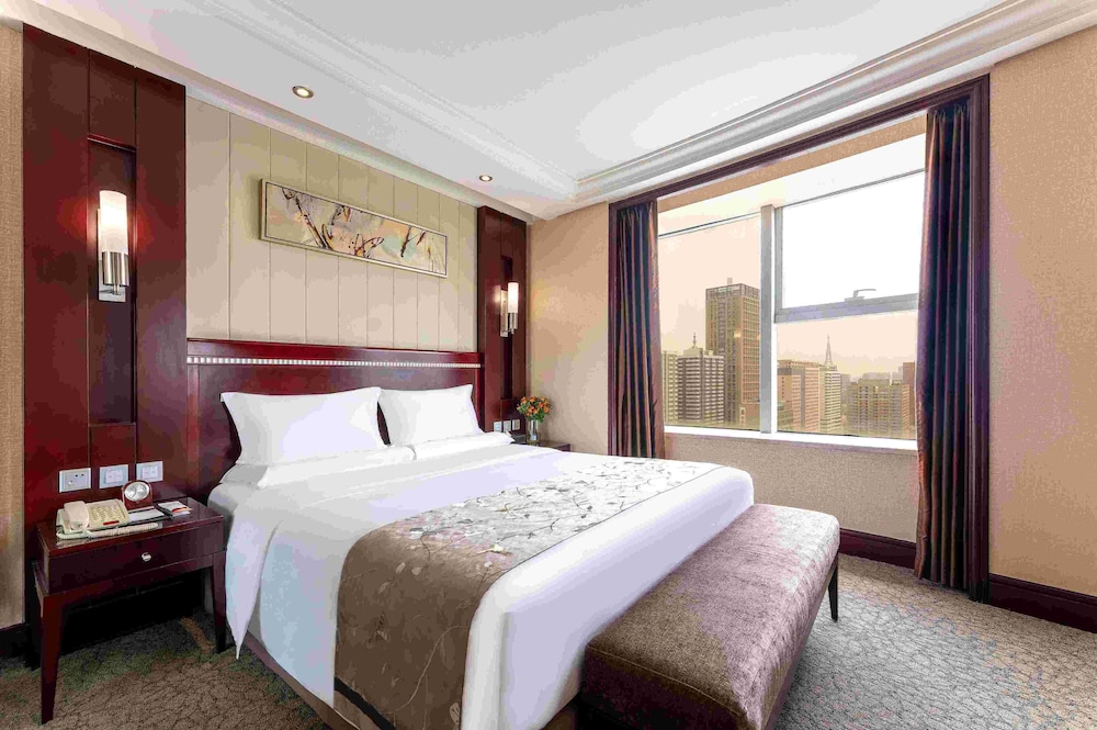 Executive Suite - Photo 1