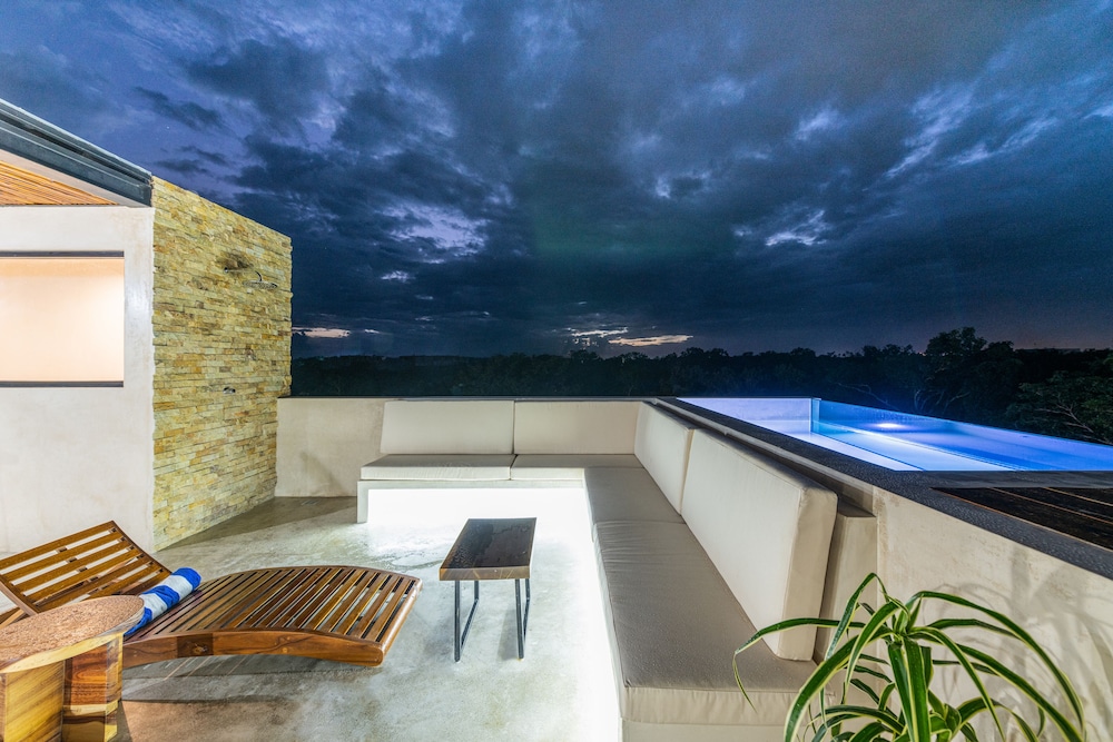 Grand Penthouse - Photo 1