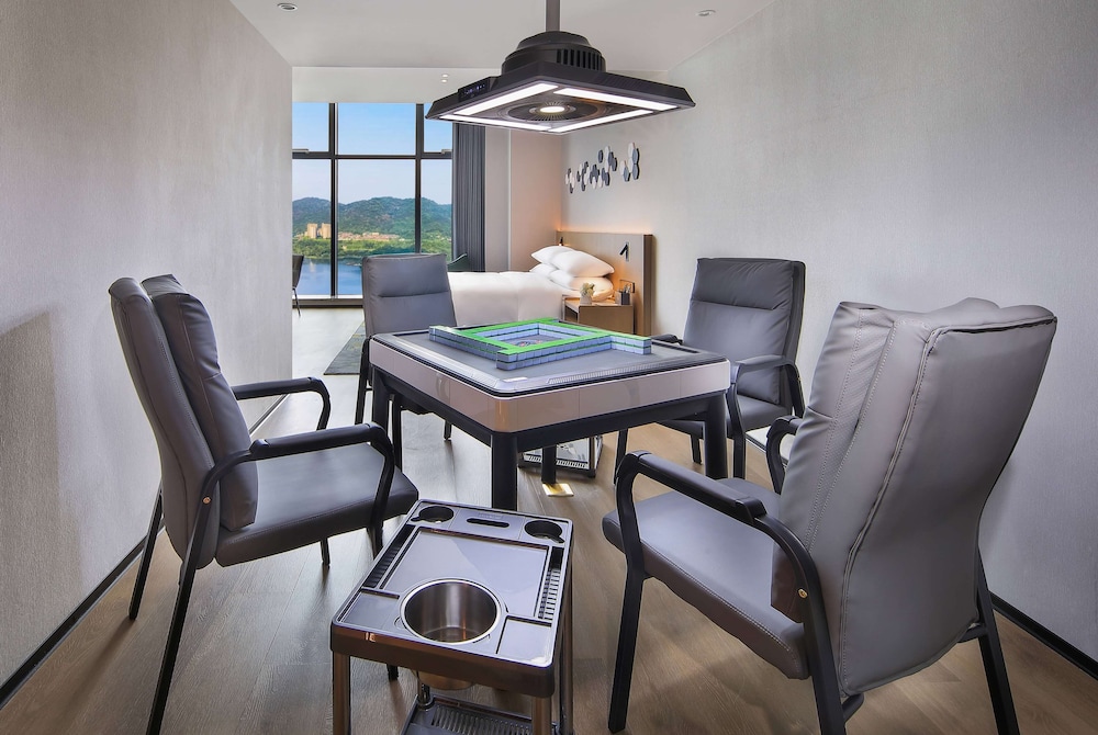 Room, 1 King Bed, Non Smoking (Lakeside View, Mahjong) photo 1